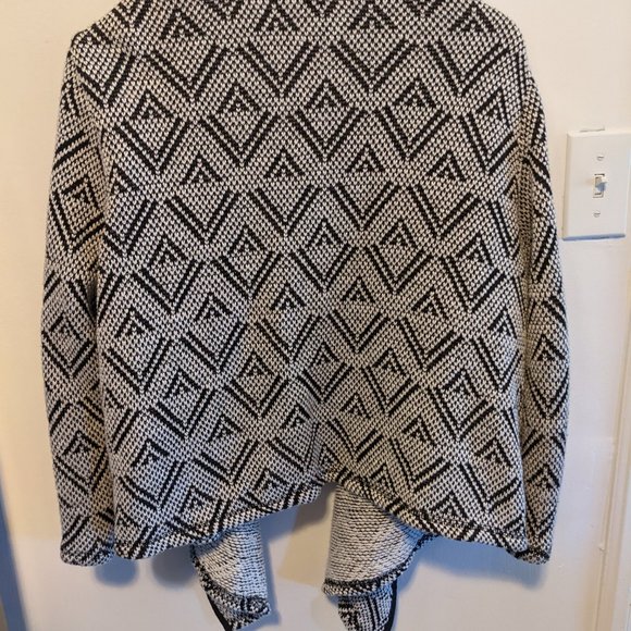 Geometric design cardigan sweater - Picture 4 of 4